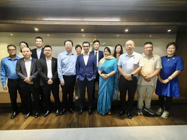 Group photo with visiting delegation